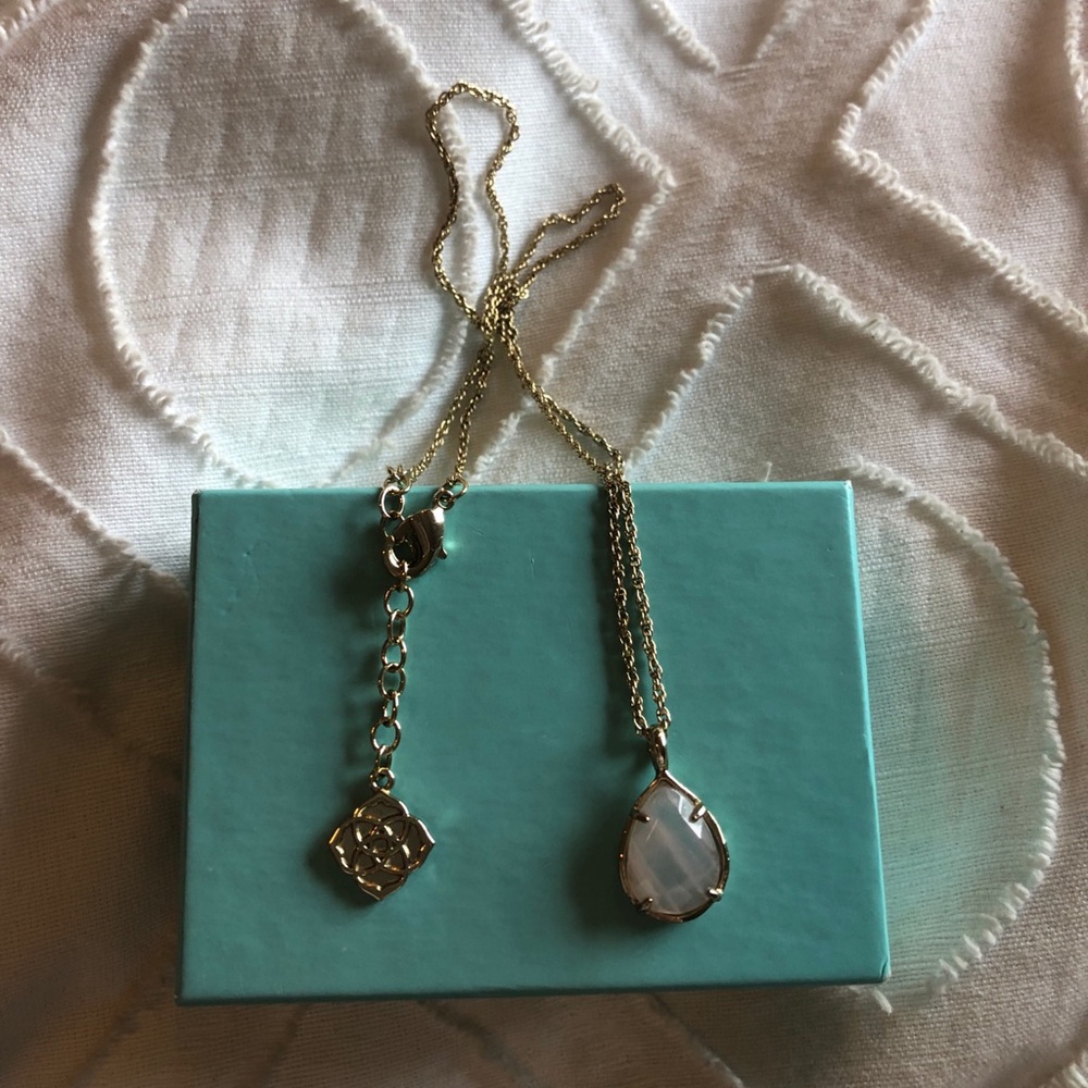 Kendra Scott Teardrop necklace